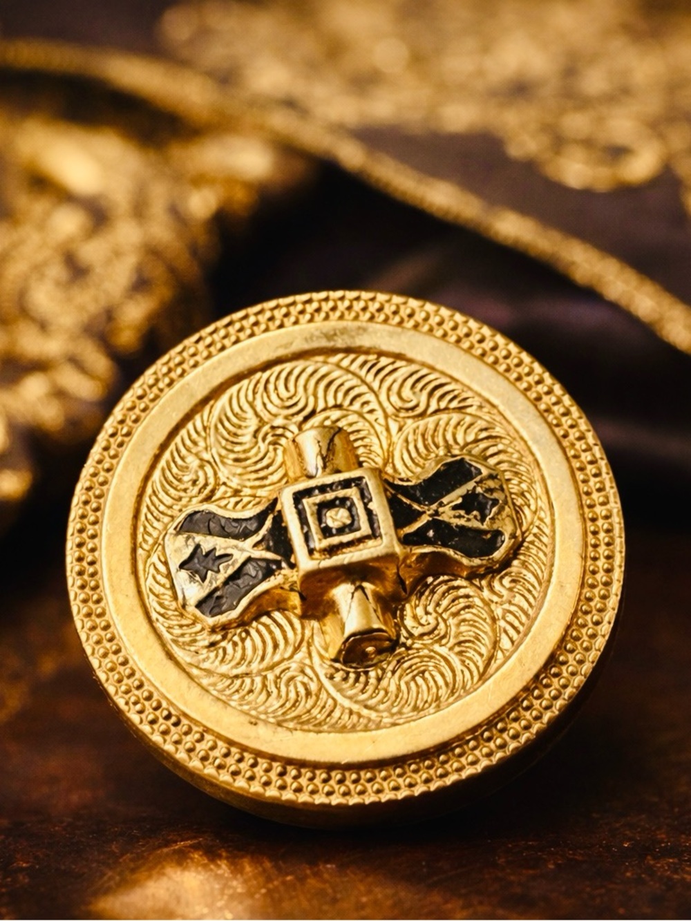 AUTHENTIC VICTORIAN MOURNING/HERALDIC TAILLE D'ÉPARGNE BROOCH (c. 1880s). 4.3g.